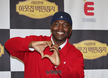 [포토] 이웃집 백만장자, MC 된 조나단