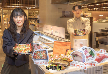 [포토] 현대백화점 압구정본점 "인기 셰프 '코우지'가 만든 스시 맛보세요"