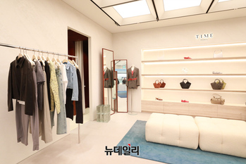 [포토] 한섬, 더현대 서울에 '타임' 신규 라인 ‘타임 파리’ 정식 매장 오픈