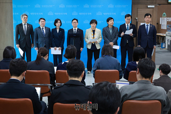 [포토] 한덕수 권한대행 헌법재판관 지명에 반발하는 민주당·조국당