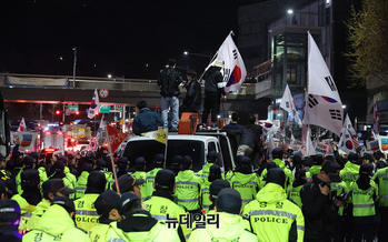 [포토] 다시 한남관저에 모인 우파 청년들