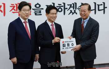 [포토] '대선 잠룡' 김문수, 국민의힘 입당