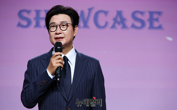 [영상] 첫 쇼케이스 맡은 김성주 