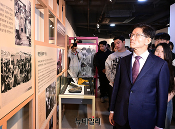 [포토] 전태일기념관 찾은 김문수 전 장관 