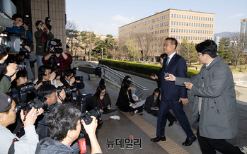 [포토] 119일 만에 직무 복귀하는 박성재 장관 