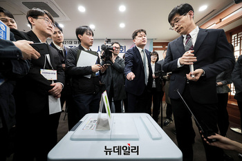 [포토] 특수봉인지 관련 항의하는 박주현 변호사 