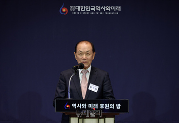 [포토] 축사하는 황우여 전 부총리