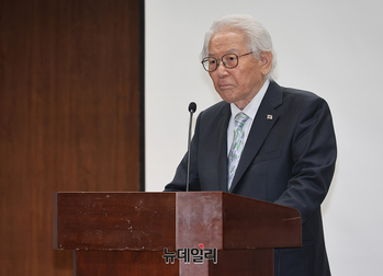 [포토] 축사하는 이영일 전 의원