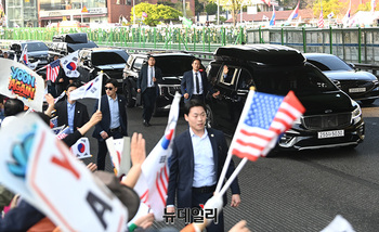 [포토] 윤 전 대통령 배웅하는 지지자들