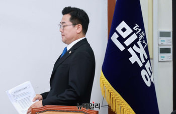 [포토] 회의 참석하는 박찬대 민주당 당대표 직무대행