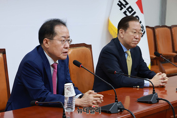 [포토] 인사말 하는 홍준표 전 대구시장