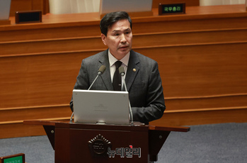 [포토] 대정부 질문 출석한 김선호 국방부 장관 직무대행 