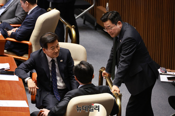 [포토] 대화 나누는 박찬대·안규백·정동영