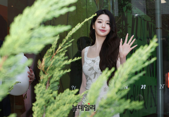 [영상] 장원영 "봄 햇살처럼 환해지세요"