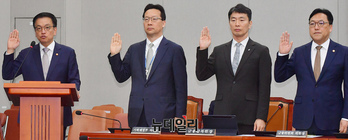 [포토] 증인선서 하는 최상목 부총리 겸 기획재정부 장관