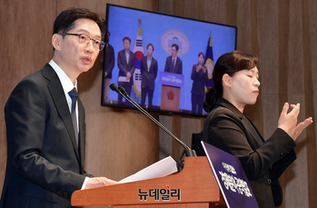 [포토] 경제분야 정책 발표하는 김경수 