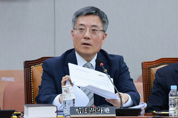 [포토] 청문회서 답변하는 김석우 법무부 차관