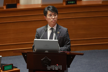 [포토] 답변하는 김완섭 환경부 장관