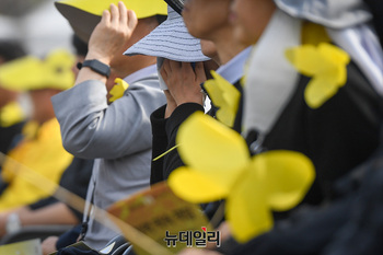 [포토] 눈물 바다 된 '세월호 기억식'