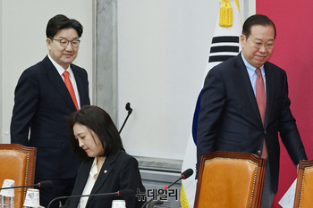 [포토] 회의 참석하는 권영세·권성동