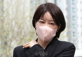 [포토] '불법숙박업·음주운전' 1심 선고공판 출석하는 문다혜
