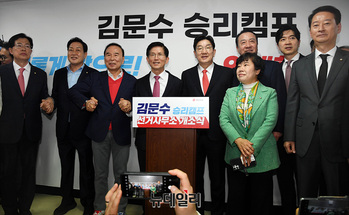 [포토] 김문수 캠프 개소식 찾은 국민의힘 의원들 