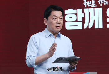 [포토] 대통령후보자 1차 경선 비전대회 참석한 안철수 후보