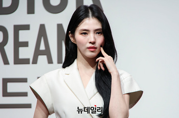 [영상] 한소희 '볼 콕'