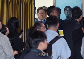 [포토] 합동연설회 입장 준비하는 이재명