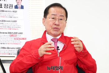 [포토] '세 번째 대선 도전' 홍준표 대선 경선 후보 인터뷰