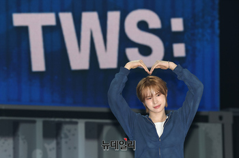 [포토] 투어스 경민 '두손 큰 하트'