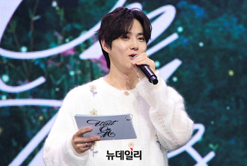 [포토] 카이 소개하는 엑소 수호 