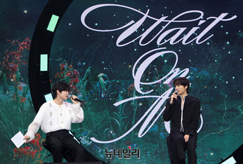 [포토] 앨범토크 나누는 엑소 수호-카이 