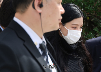 [포토] '입시비리' 조민, 항소심서 벌금 1,000만원