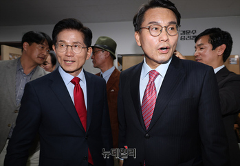 [포토] 김문수 선거 캠프 방문한 윤상현 의원