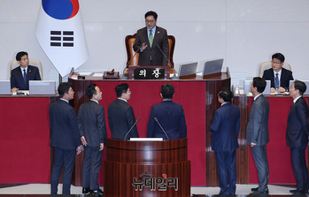 [포토] 항의하는 권성동 원내대표 