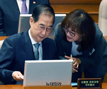 [포토] 본회의 참석한 한덕수 권한대행 