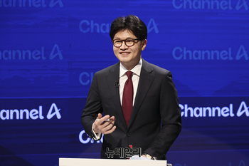 [포토] 맞수토론 준비하는 한동훈