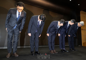 [포토] '가입자 유심정보 유출' 사과하는 SKT 
