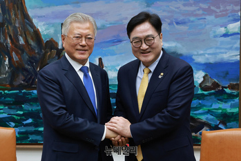 [포토] 우원식 국회의장 만난 문재인 전 대통령