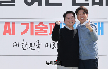 [포토] 판교역서 만난 안철수-이준석