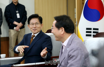 [포토] 유정복 인천시장 찾은 김문수 대선 경선 후보 