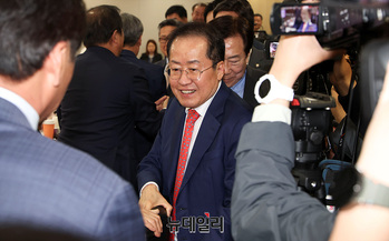 [포토] 중기중앙회 찾은 홍준표 경선 후보 