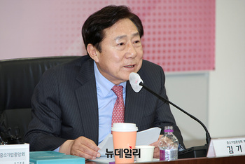 [포토] 인사말하는 김기문 중소기업중앙회장