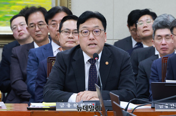 [포토] 답변하는 김병환 금융위원장