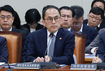 [포토] 유심 해킹 관련 답변하는 고학수 개인정보보호위원장