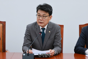 [포토] 원내대책회의서 발언하는 진성준 정책위의장