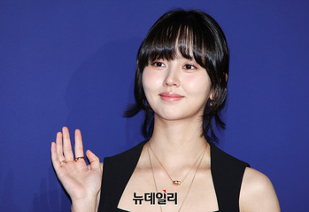 [포토] 김소현 '귀엽게 손인사'