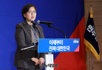 [포토] 중앙선대위 출범식 참석한 정은경