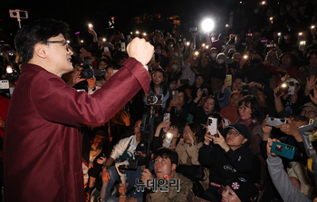 [포토] 국힘 대선후보 선출 앞두고 석촌호 찾은 한동훈 